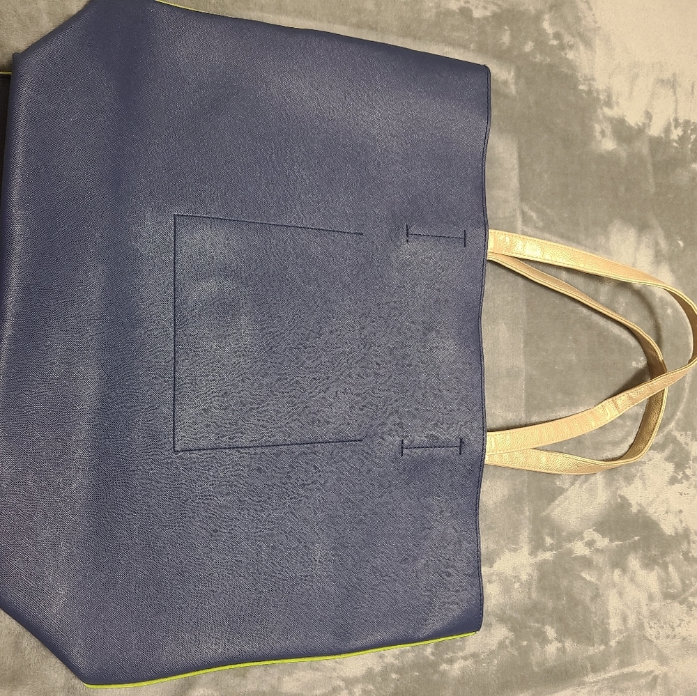 Tote - Picture 3 of 4